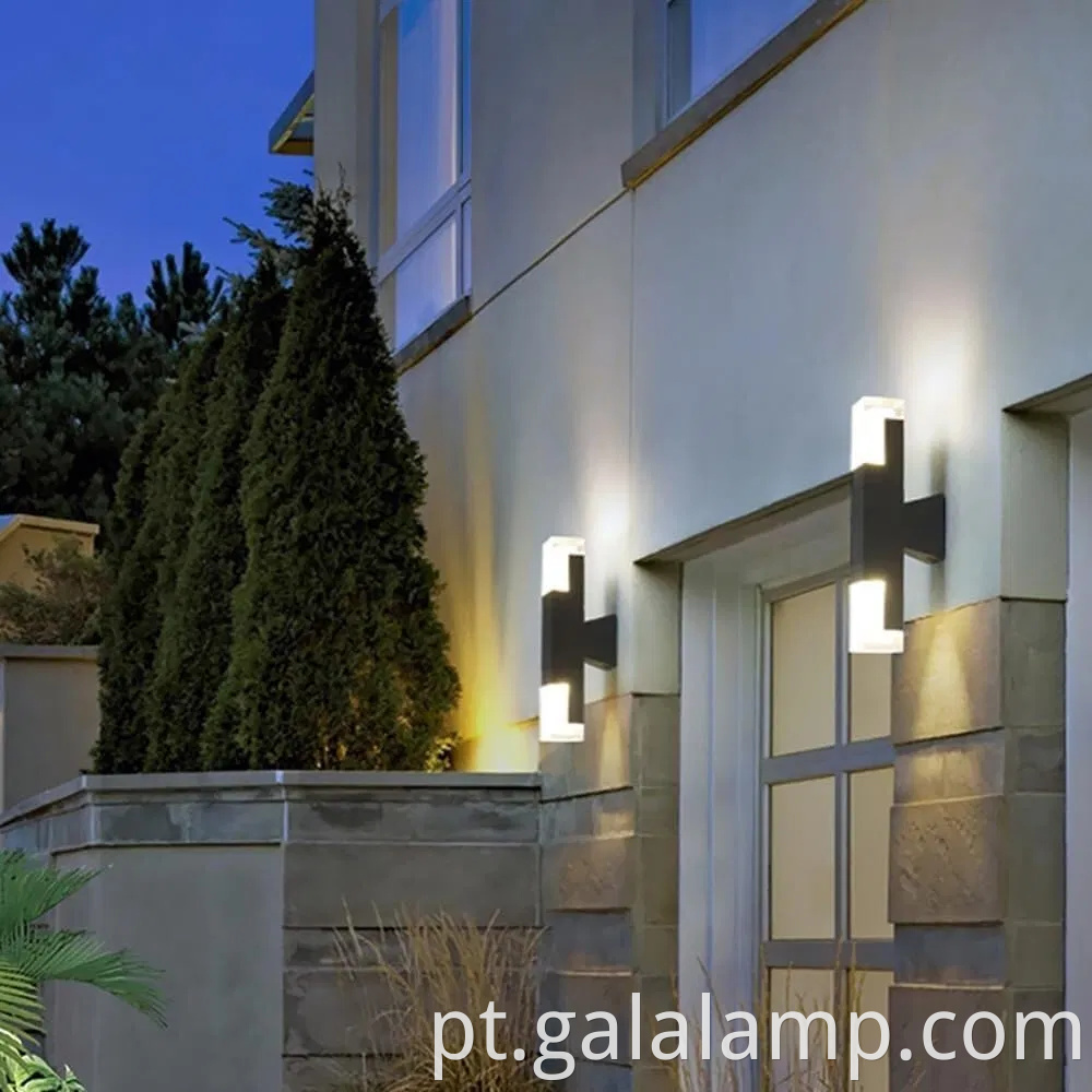 Anteira elegante de parede externa com design à prova d'água para lâmpada de uso durante todo o ano